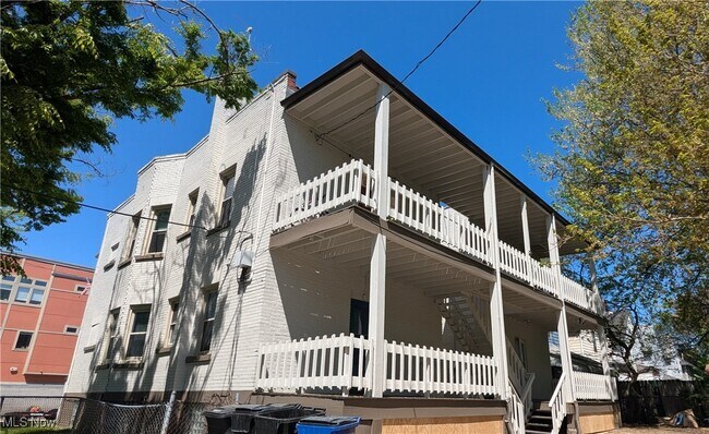 Foto del edificio - 1463 W 84th St