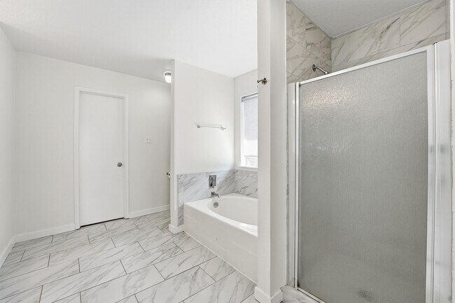 Foto del edificio - 18385 Ten Oaks Ct