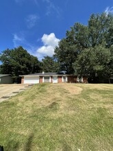 Building Photo - 1422 Wooddell Dr