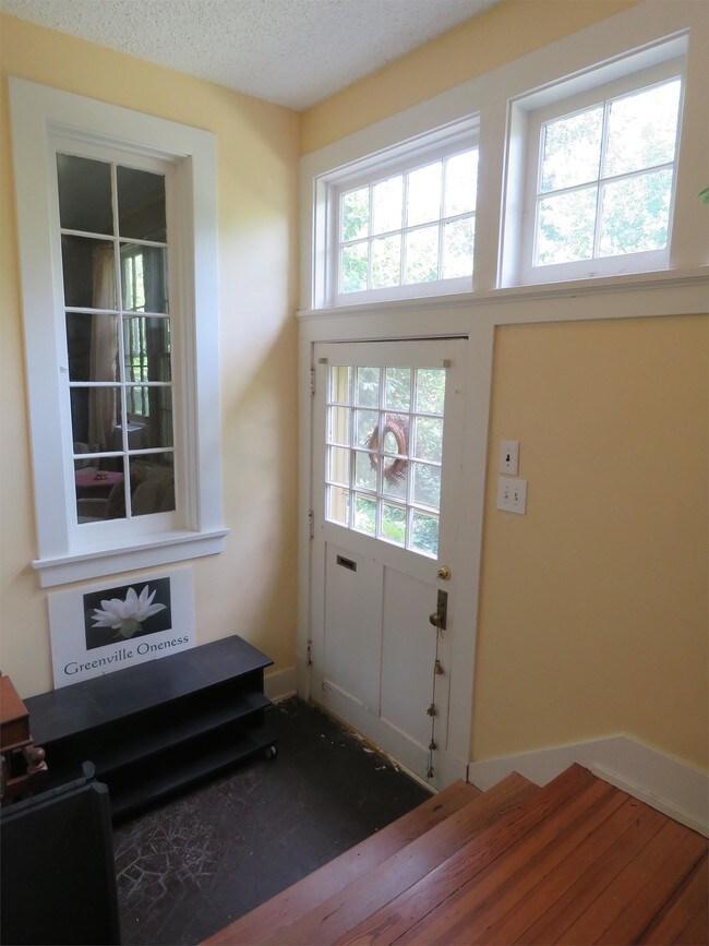 Building Photo - 14 Clarendon Ave