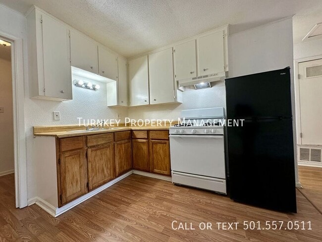 Building Photo - 204 Smart St