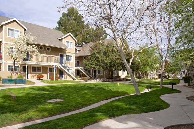 Building Photo - Sierra Canyon Apartments