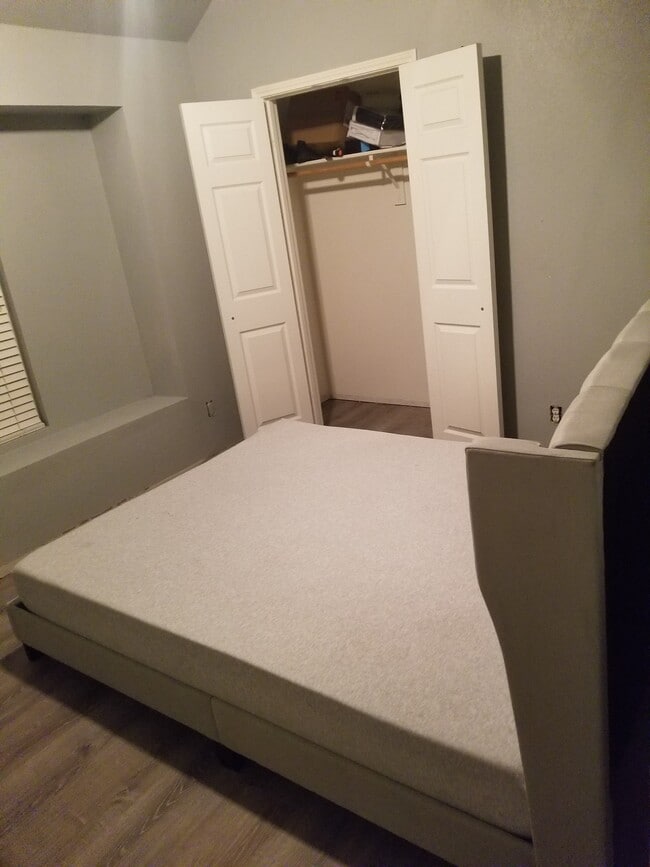room2 - 2616 Blackstone Dr