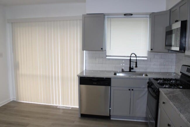 Foto del edificio - 1606 N 63rd Terrace