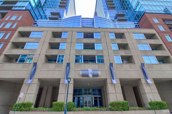 Building Photo - 1700 Bassett St