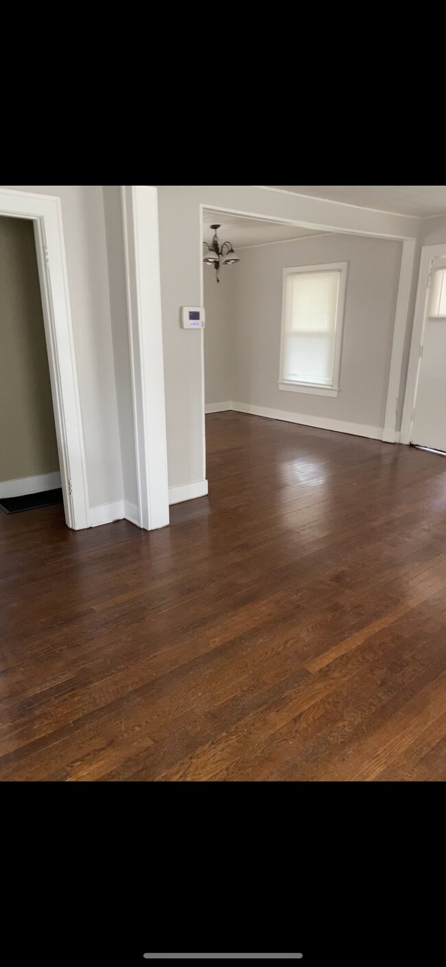Living Room - 2517 Essex St