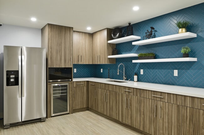 Building Photo - Huntley Apartments