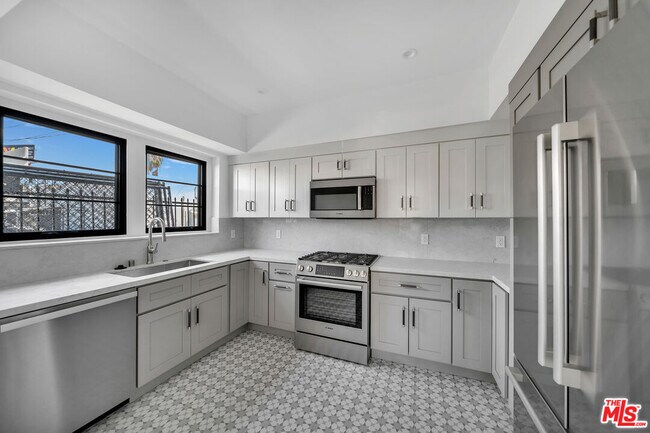 Foto del edificio - 134 N Kings Rd