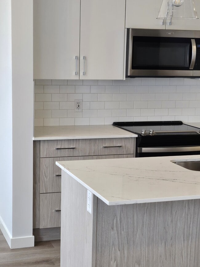 Building Photo - 25 Evanscrest Mews NW