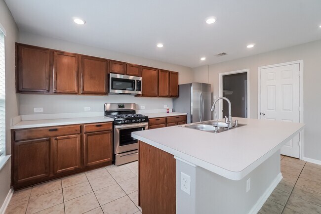 Foto del edificio - 14315 Cedar Pine Ct