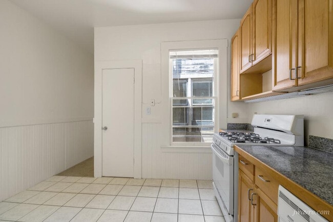 Building Photo - 653 Minna St