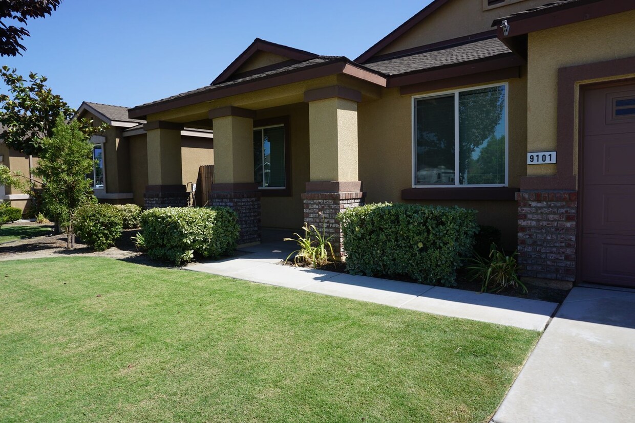 Primary Photo - Stunning Southwest Home
