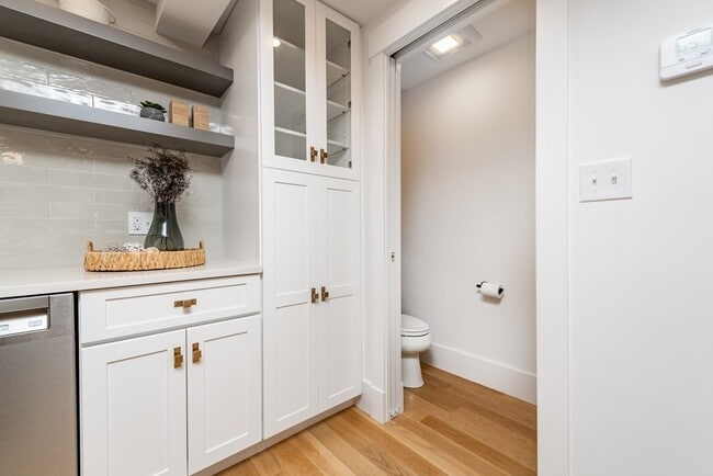 Building Photo - 125 Bartlett St