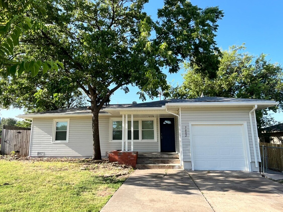 Foto principal - 3802 NW Arlington Ave