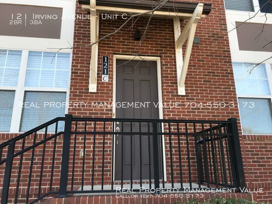 Foto principal - Two Bedroom Townhome in Legacy Village