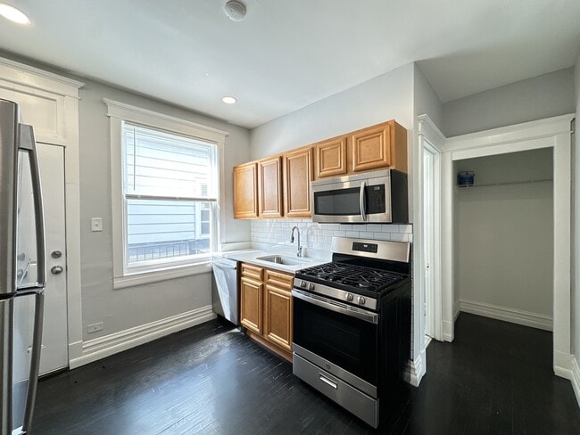 Building Photo - 2552 N Kildare Ave
