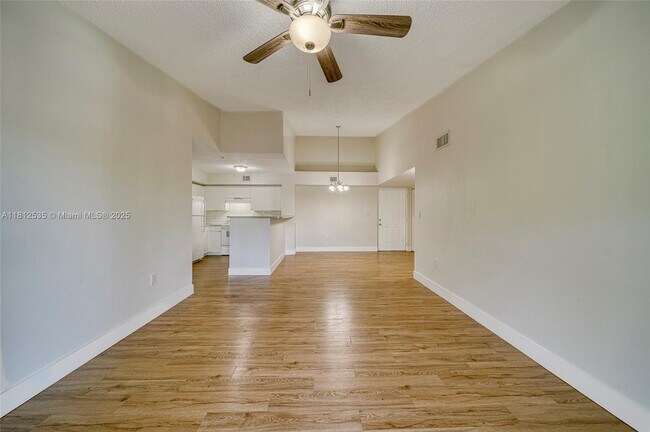 Foto del edificio - 4540 NW 107th Ave