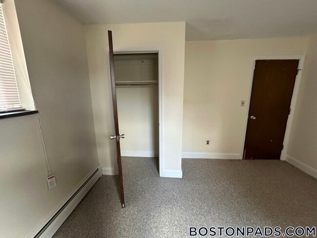Foto del edificio - 8 Brattle Dr