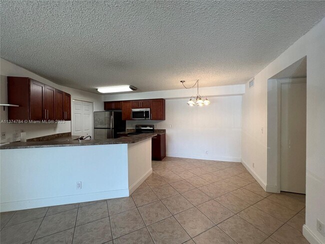 Building Photo - 9999 Summerbreeze Dr