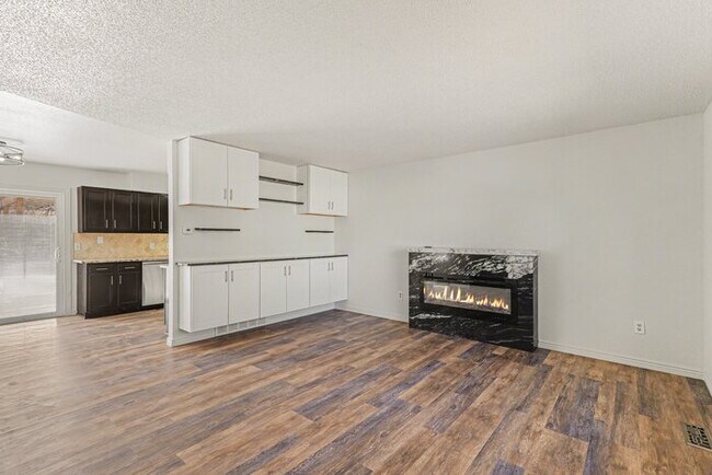 Foto del edificio - 6538 W Kenyon Ave