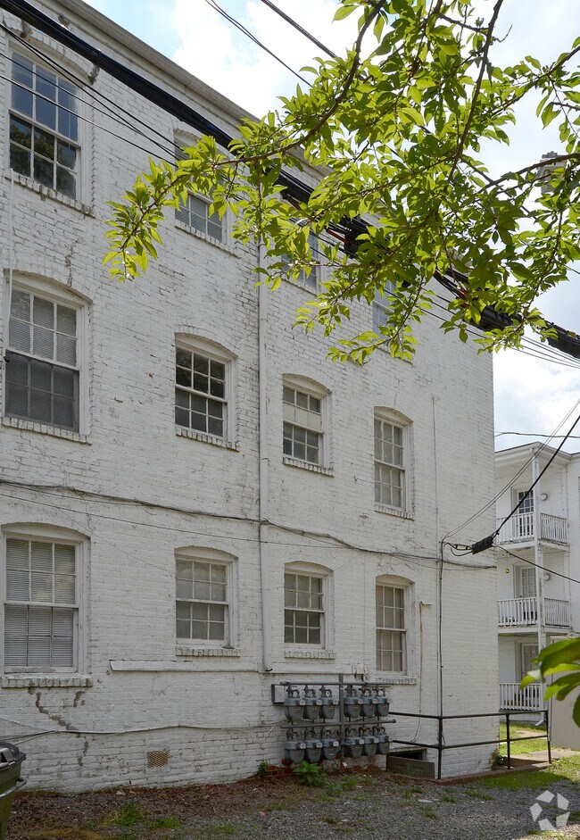 Foto del edificio - 3224 Stuart Ave