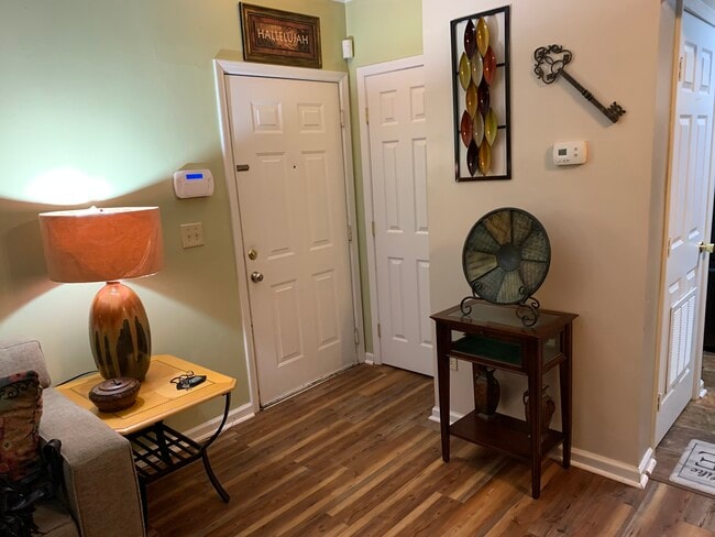 Entrada - 212 Bentley Pl