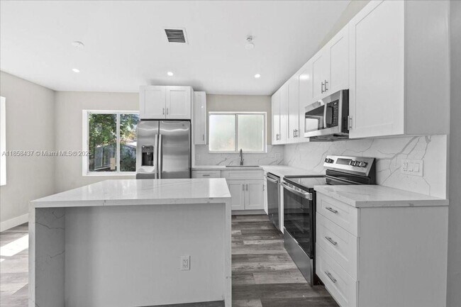 Building Photo - 6120 SW 63rd St