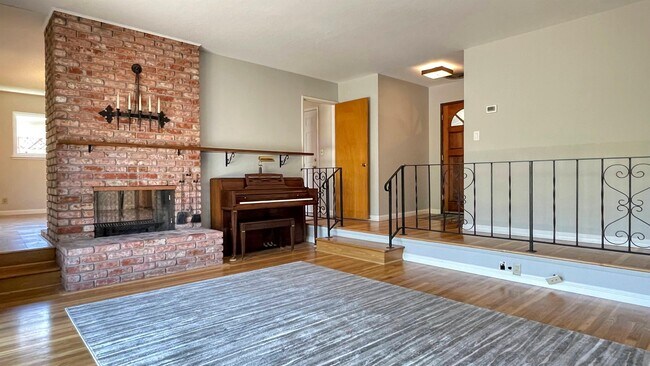 Building Photo - 554 Sobrato Dr