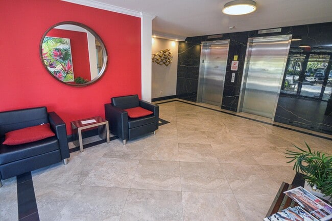 Building Photo - 2661 S Course Dr