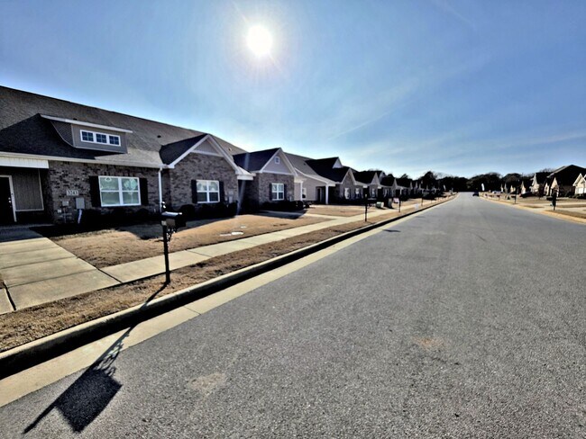 Foto del edificio - 3BR/2.5BA Townhouse Priceville/Decatur