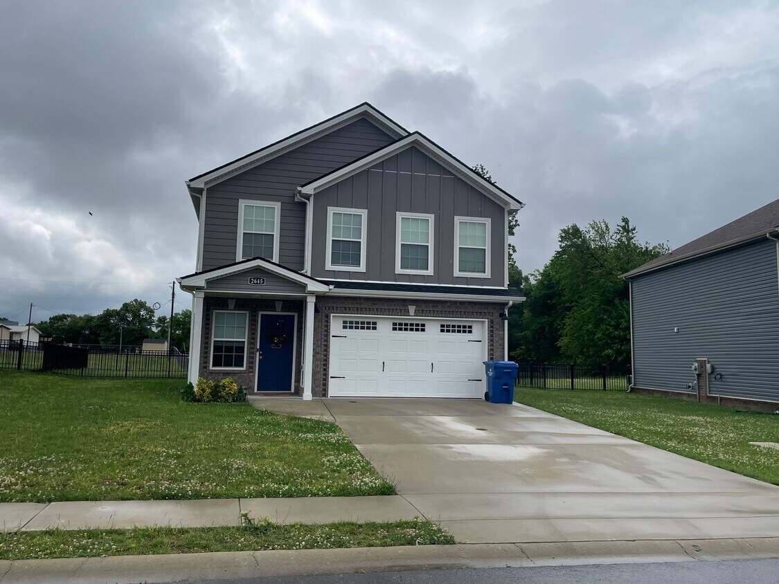 Building Photo - 3 Bedroom 2 1/2 Bath Home For Rent Near Post!