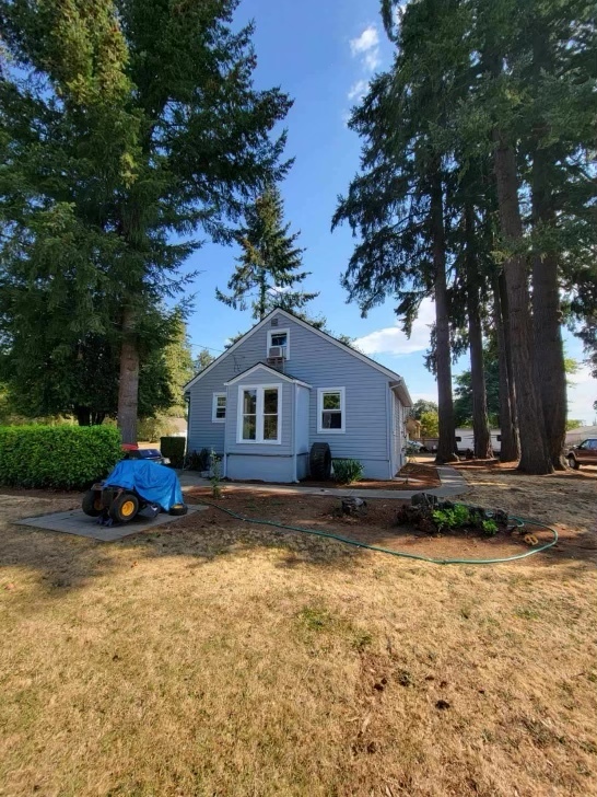Primary Photo - 218 W High St