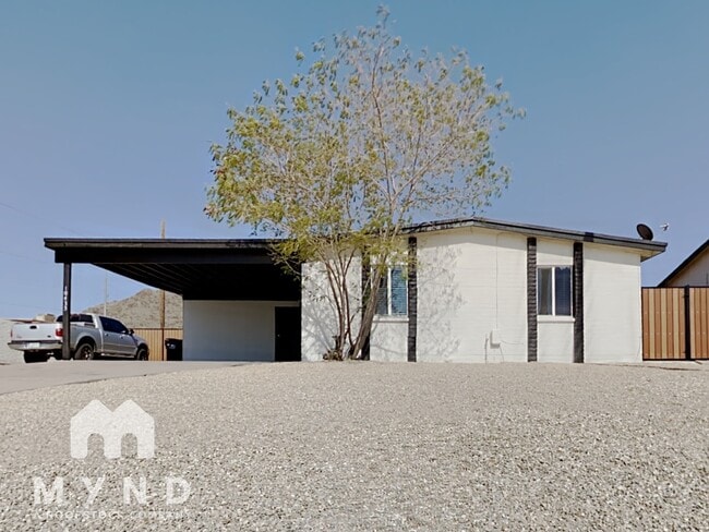 Building Photo - 10435 N 11th Ave