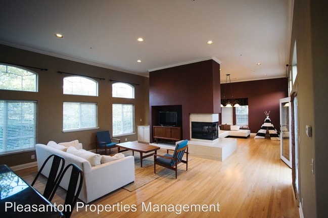 Building Photo - 3 br, 3 bath House - 616 Varese Ct.