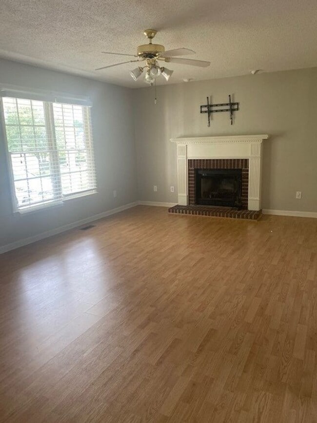 Building Photo - 105 Labonte Dr