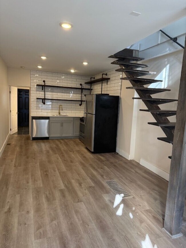 Foto del edificio - Loft Style 1 Bedroom Home Available Now