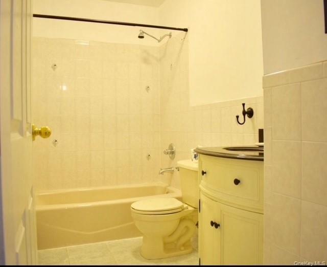 Foto del edificio - 69-01 Juniper Blvd S