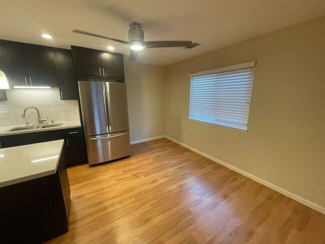 Foto del edificio - Central Davis Home