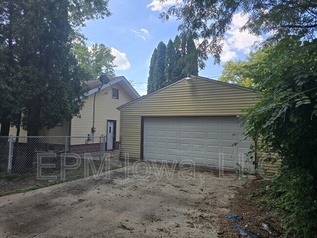 Building Photo - 543 Sumner St