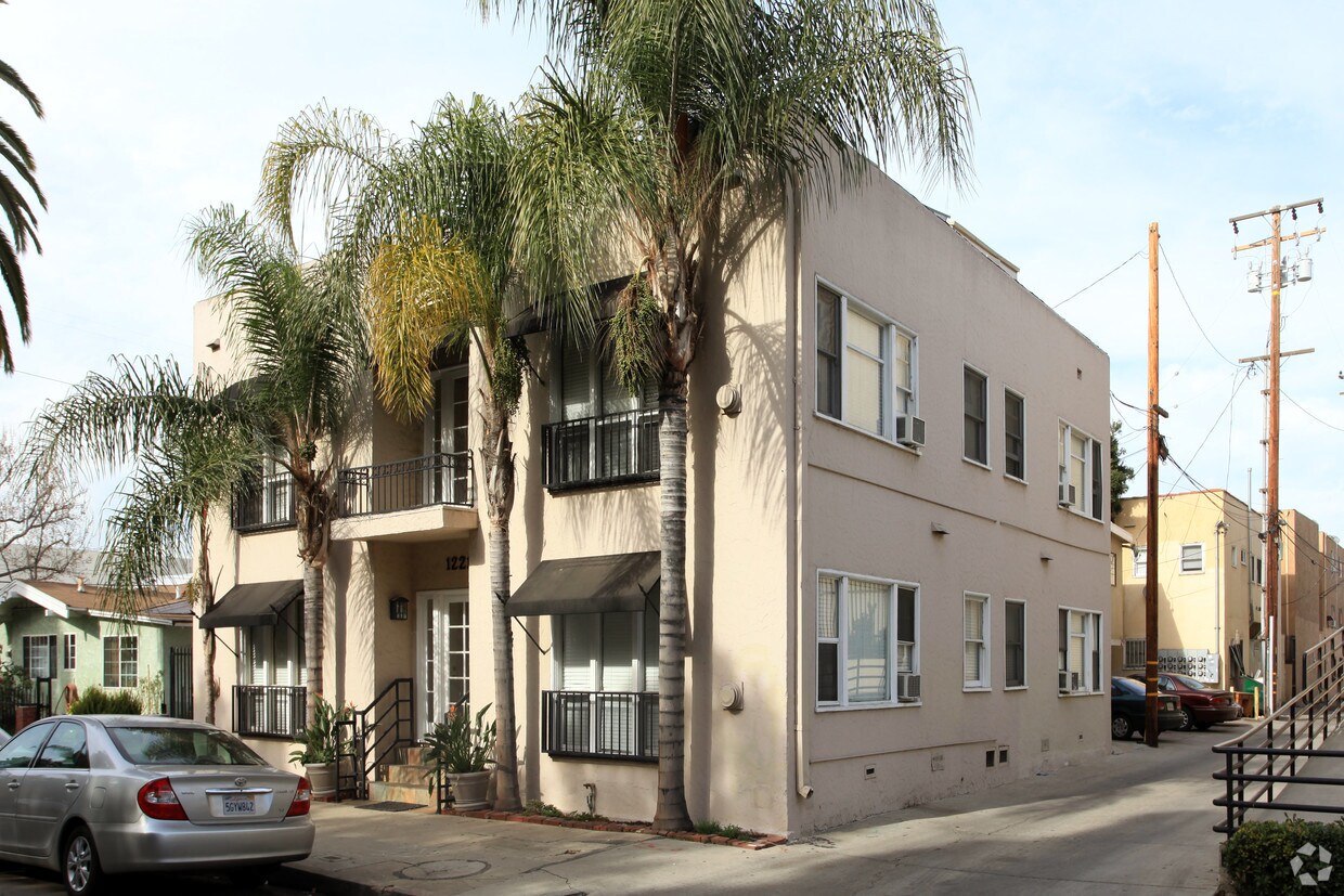 Foto principal - 1221 E 6th St