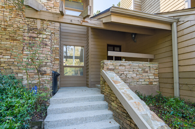 Building Photo - 3041 Cahaba Cliffs Dr