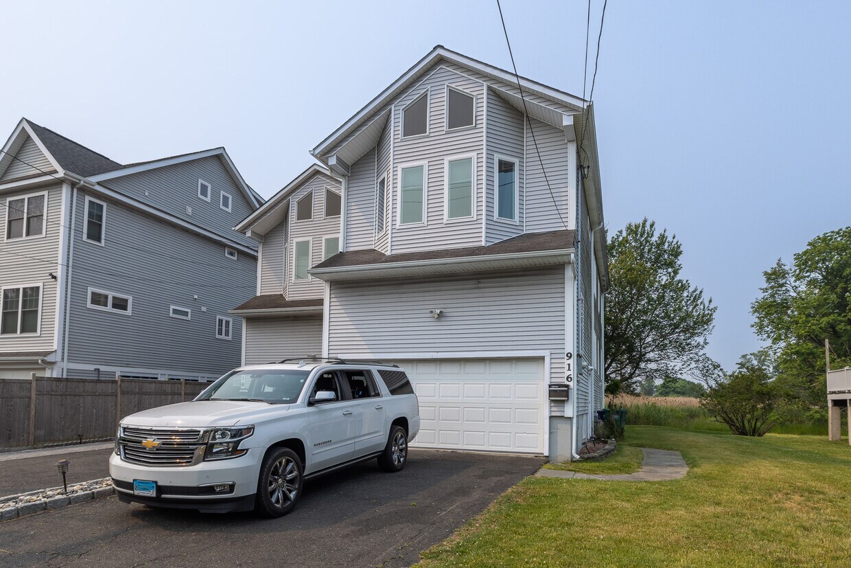 916 Reef Rd, Fairfield, CT 06824 Townhome Rentals in Fairfield CT