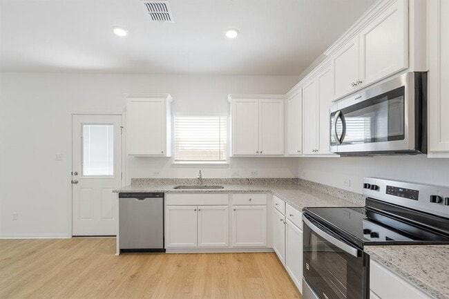 Building Photo - 313 Carmel Cyn Trl