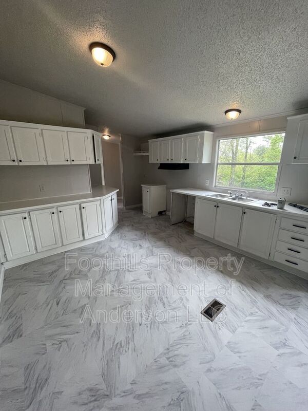 Foto del edificio - 2214 Owens Rd