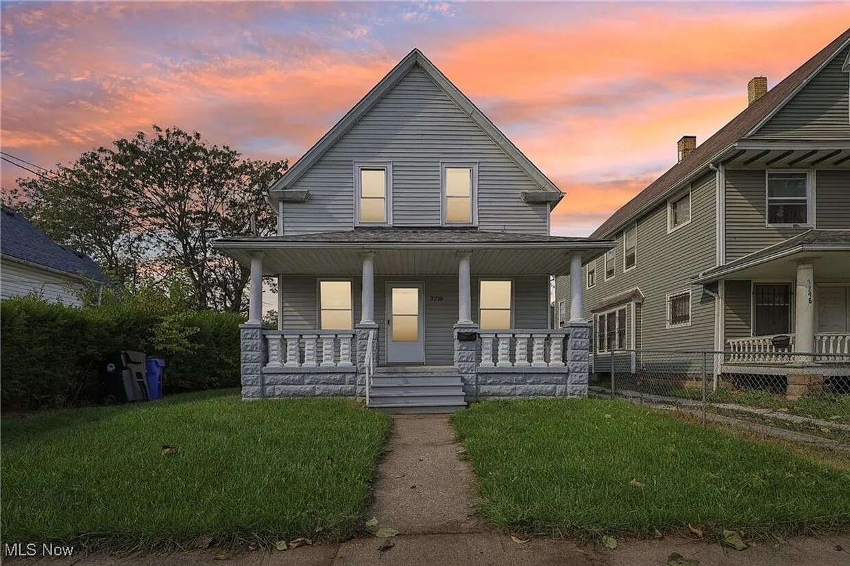 Foto principal - Charming 3 Bedroom 1 Bath Home in West Cle...