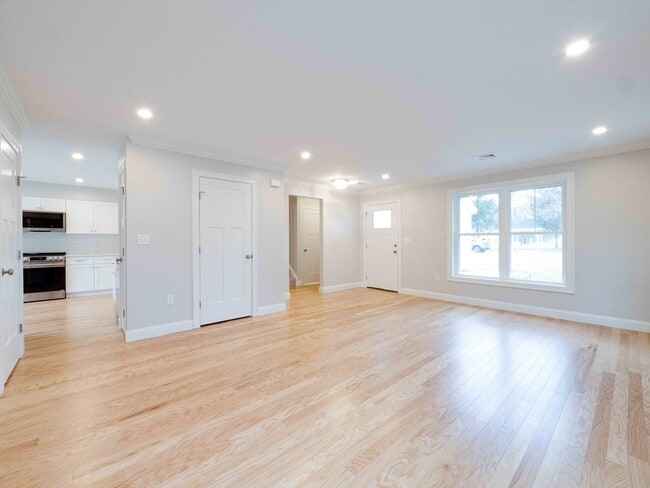 Building Photo - 5 Barracks Rd