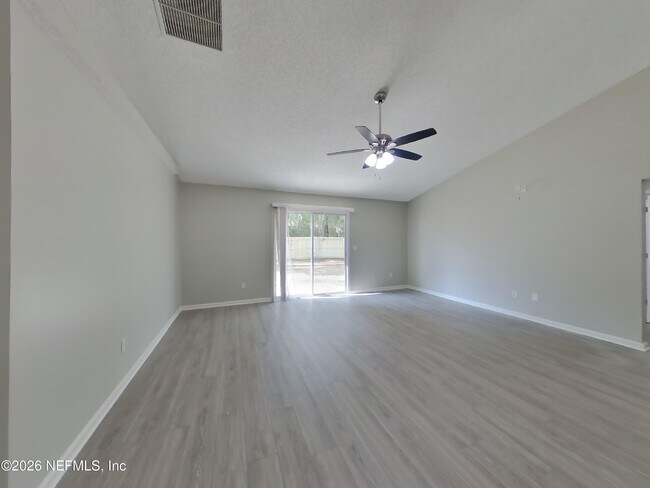 Building Photo - 1330 Summerbrook Dr