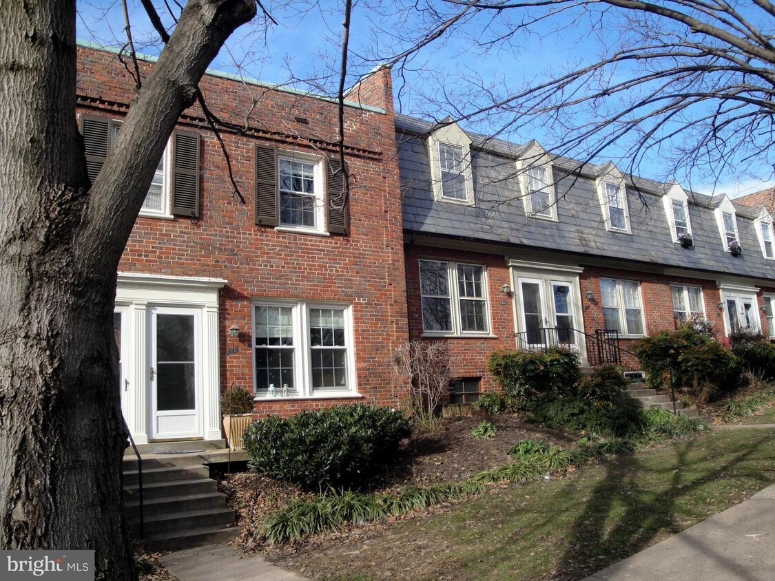 Primary Photo - 1400 S Edgewood St