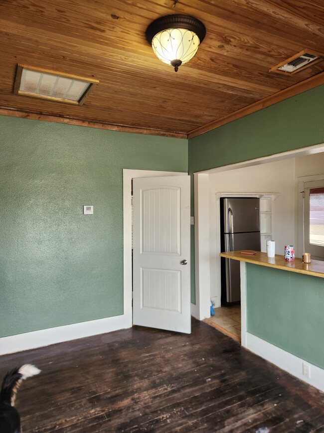 Building Photo - 223 Forest St