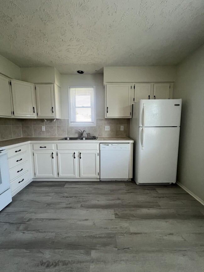 Building Photo - 5051 Marshall Dr